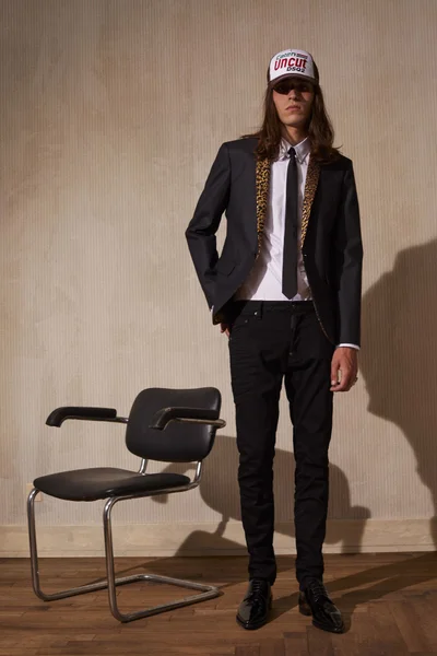 Look 64